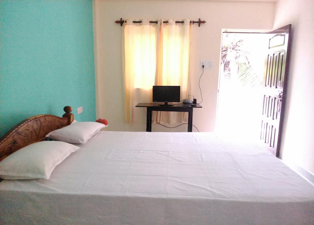 La Blanche Guest House Calangute Room photo